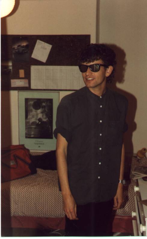 shades.jpg (31191 bytes)